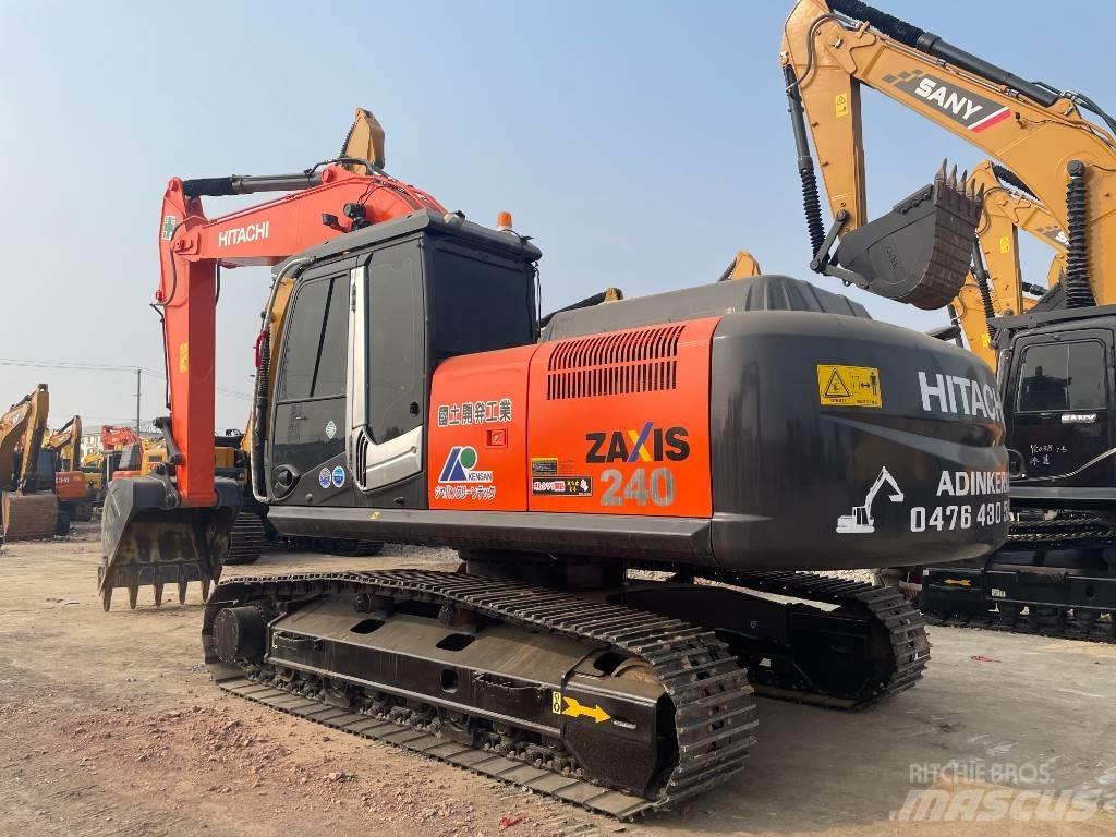 Hitachi 240 Midi rýpadla 7t - 12t