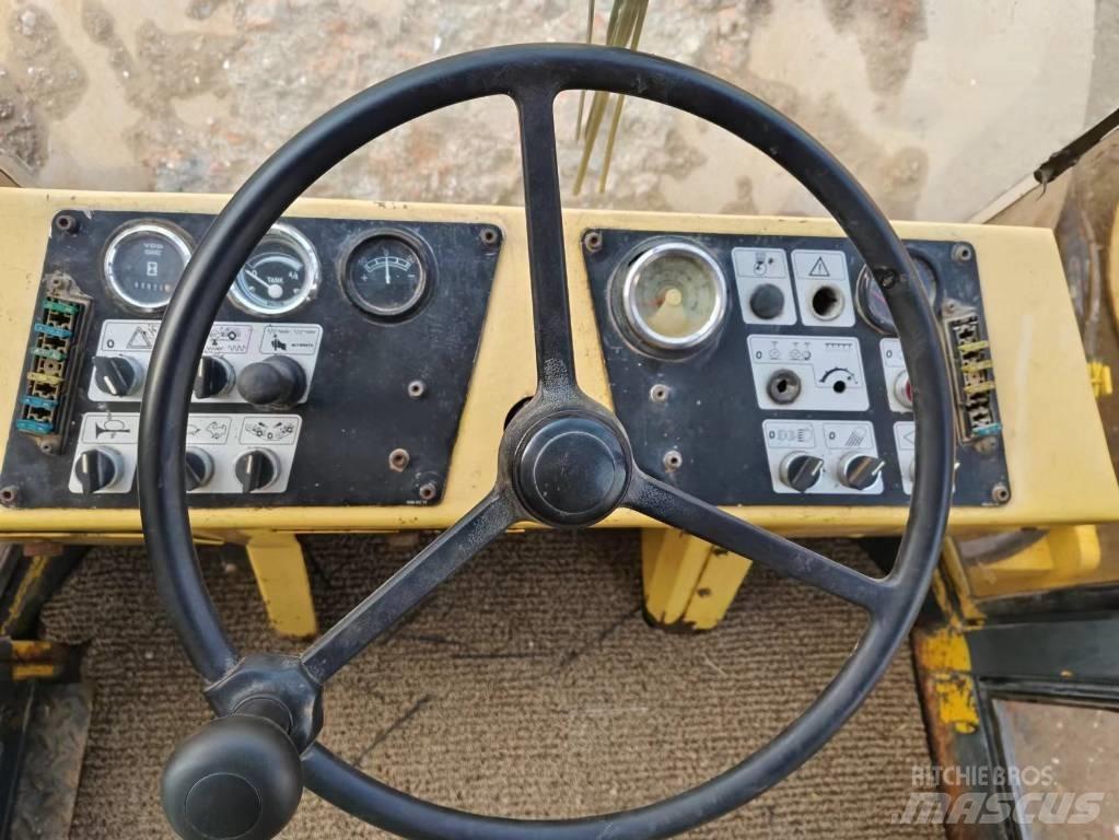 Bomag BW 217 Tahačové válce