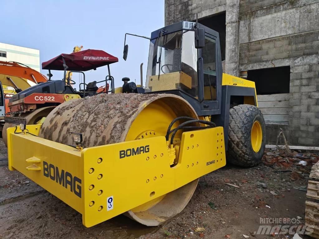 Bomag BW 217 Tahačové válce