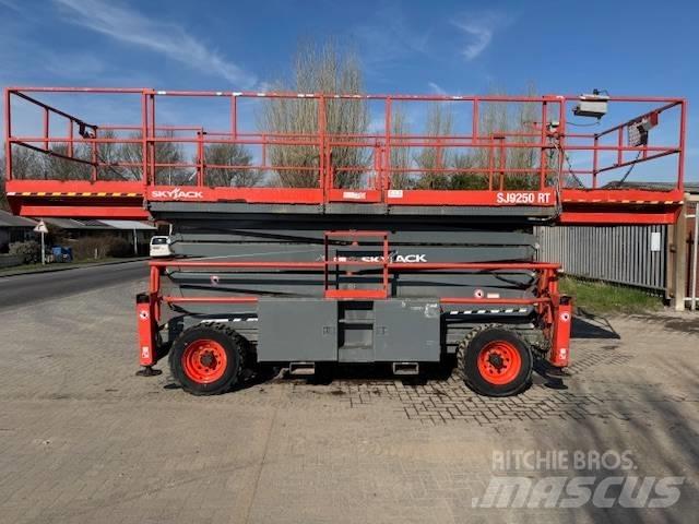 SkyJack SJ 9250 RT Nůžková zvedací plošina