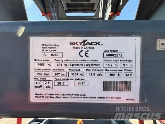 SkyJack SJ 9250 RT Nůžková zvedací plošina
