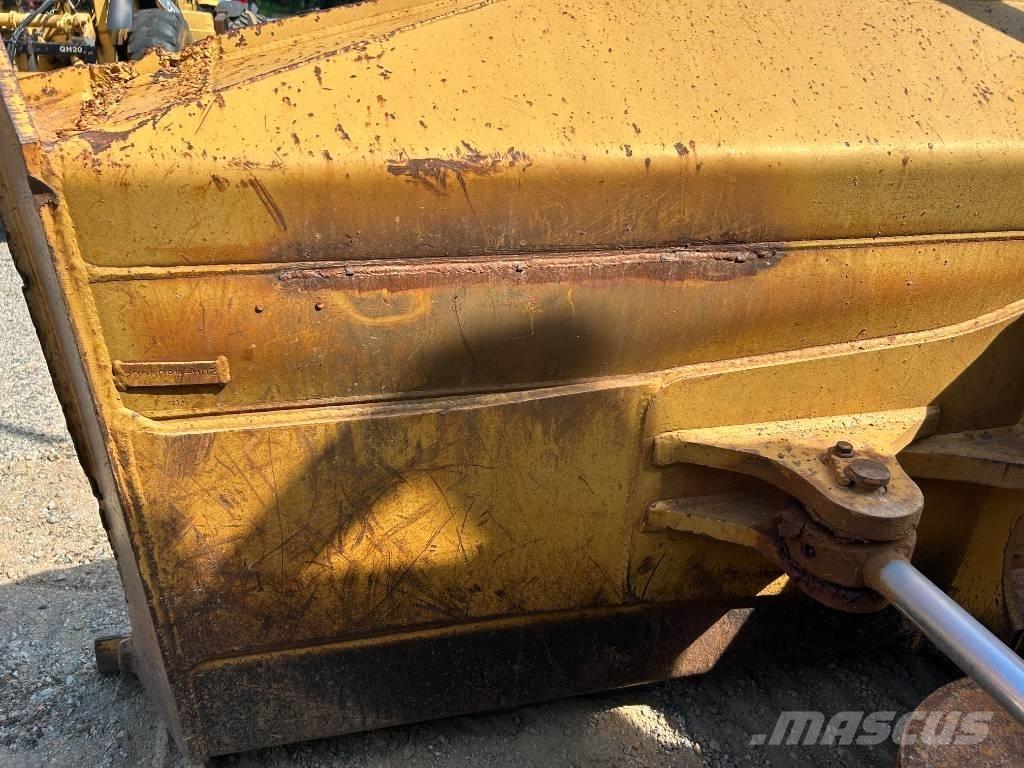 CAT D 5 N XL Pásové dozery