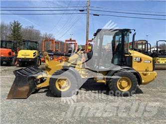 CAT 906M Kolové nakladače