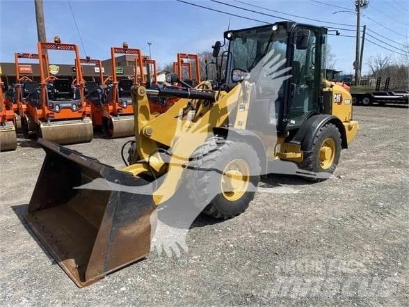 CAT 906M Kolové nakladače