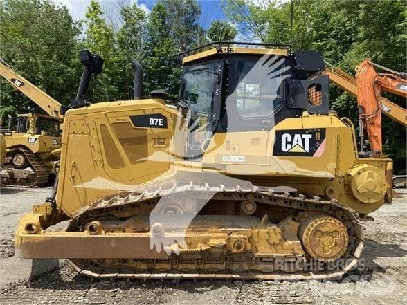 CAT D7E Pásové dozery