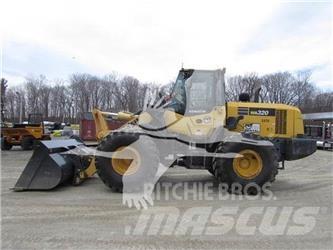 Komatsu WA320 Kolové nakladače