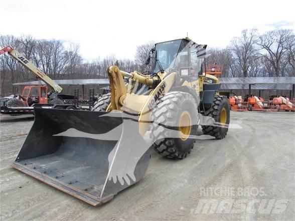 Komatsu WA320 Kolové nakladače