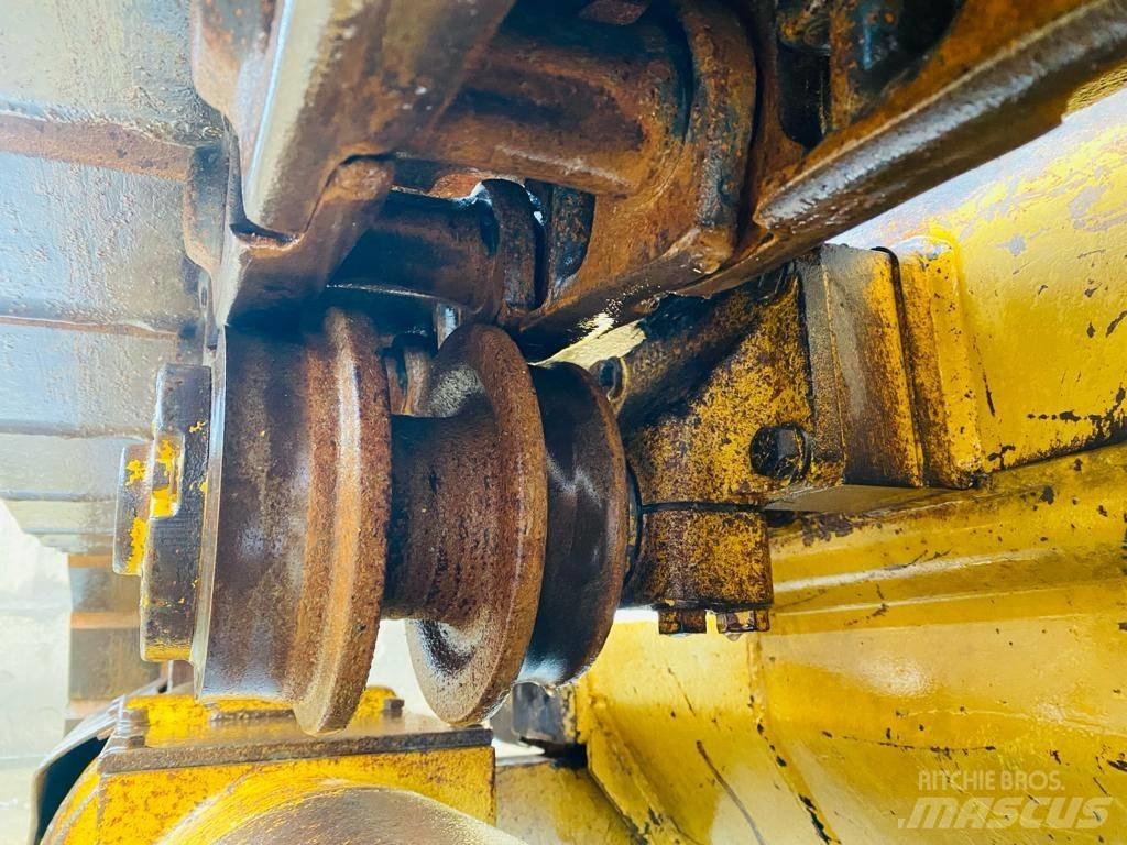 CAT 953 Pásové nakladače