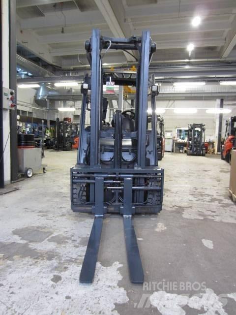 Linde E25 Akumulátorové vozíky