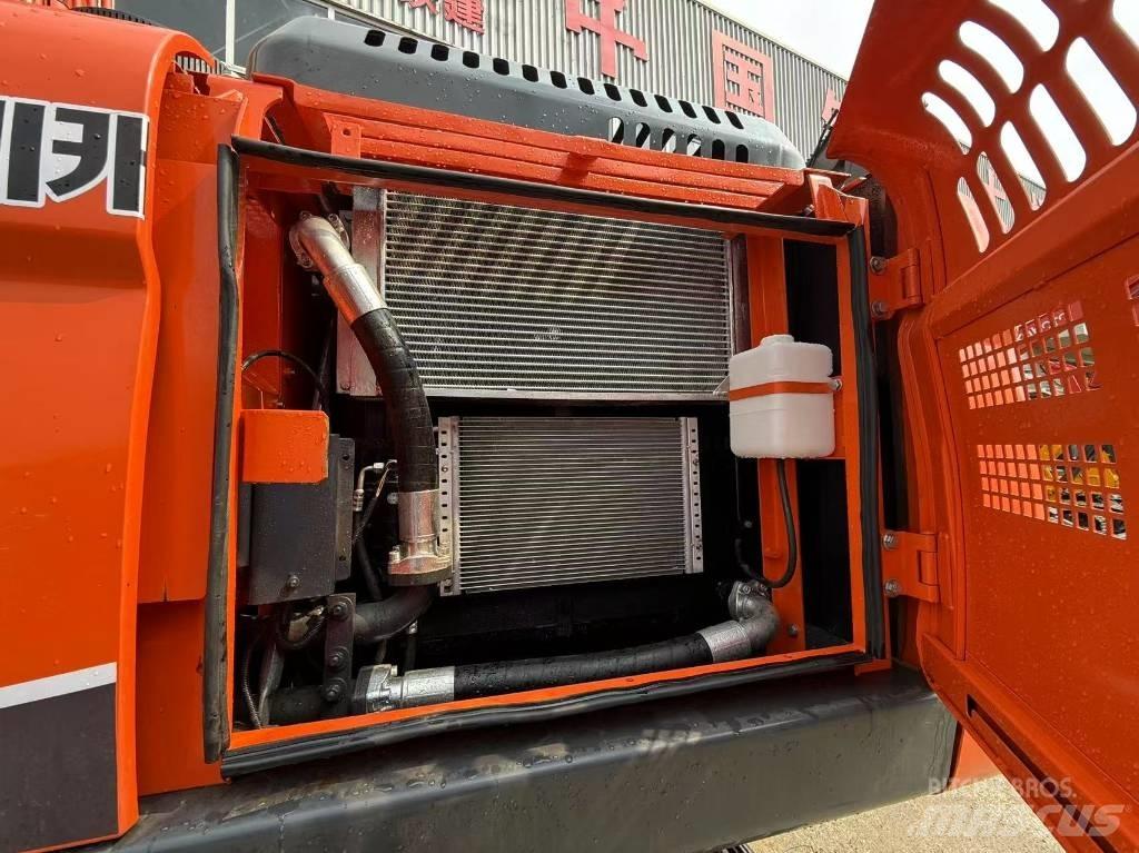Doosan DX 225 LCA Pásová rýpadla