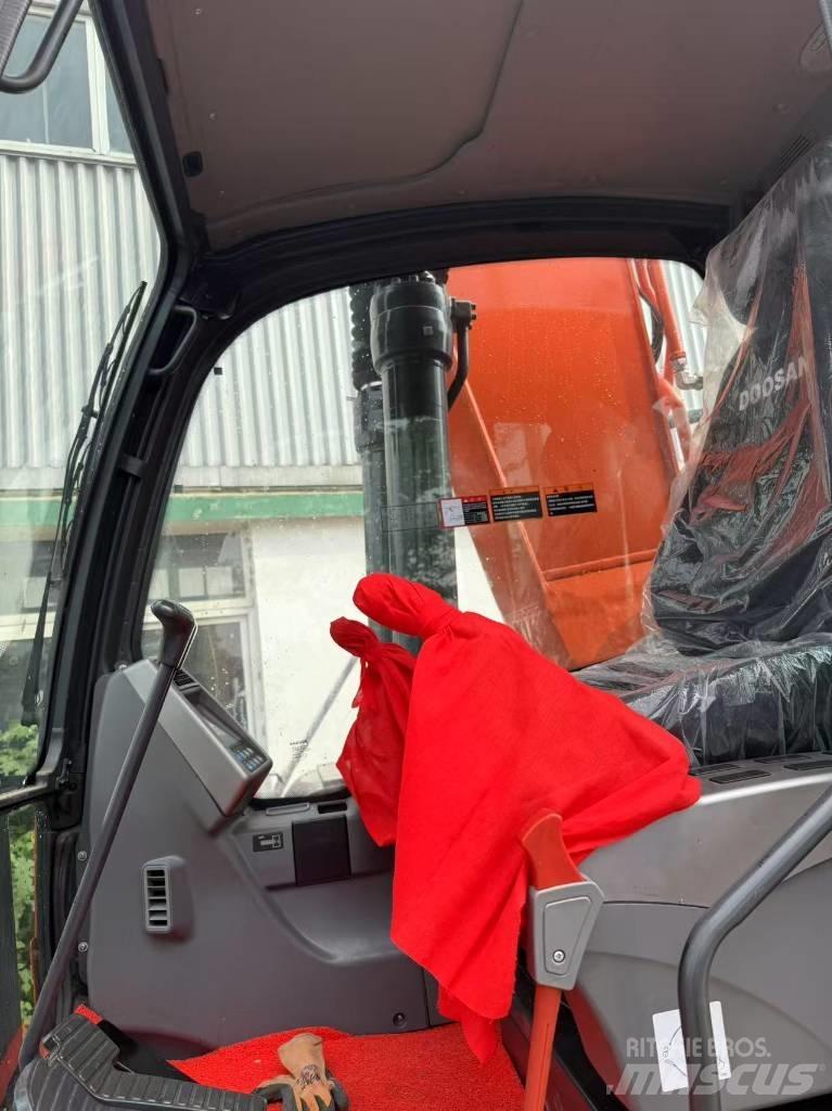 Doosan DX 225 LCA Pásová rýpadla