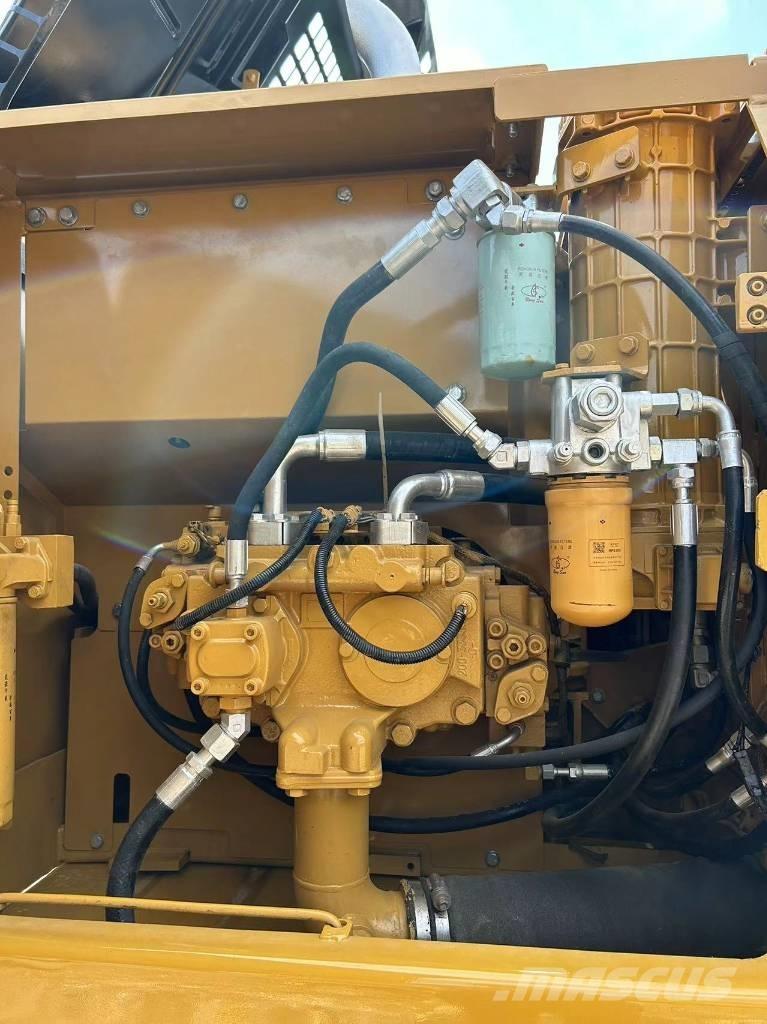 CAT 320 D Pásová rýpadla