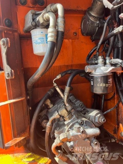 Hitachi ZX 85 US-3 Midi rýpadla 7t - 12t