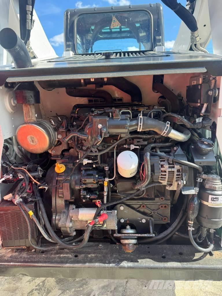 Bobcat T 740 Smykem řízené nakladače