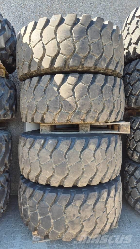 BKT 23.5R25 Pneumatiky, kola a ráfky
