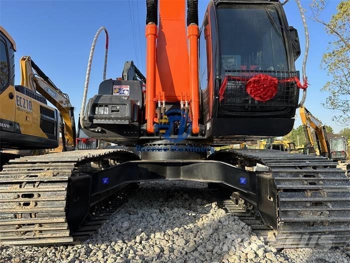 Hitachi ZX 200 Pásová rýpadla