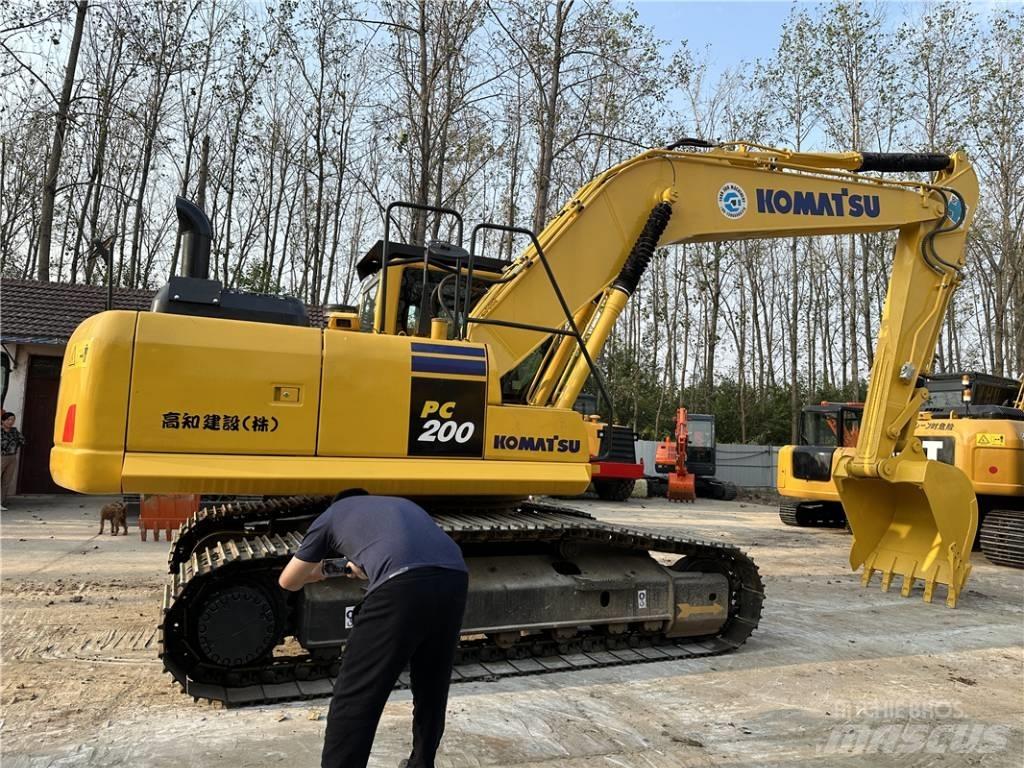 Komatsu PC200-8 Pásová rýpadla