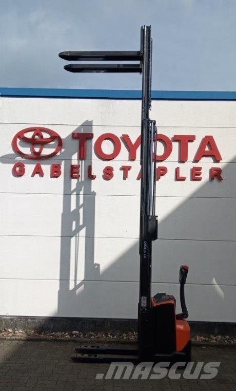 Toyota SWE120L Samohybné vozíky