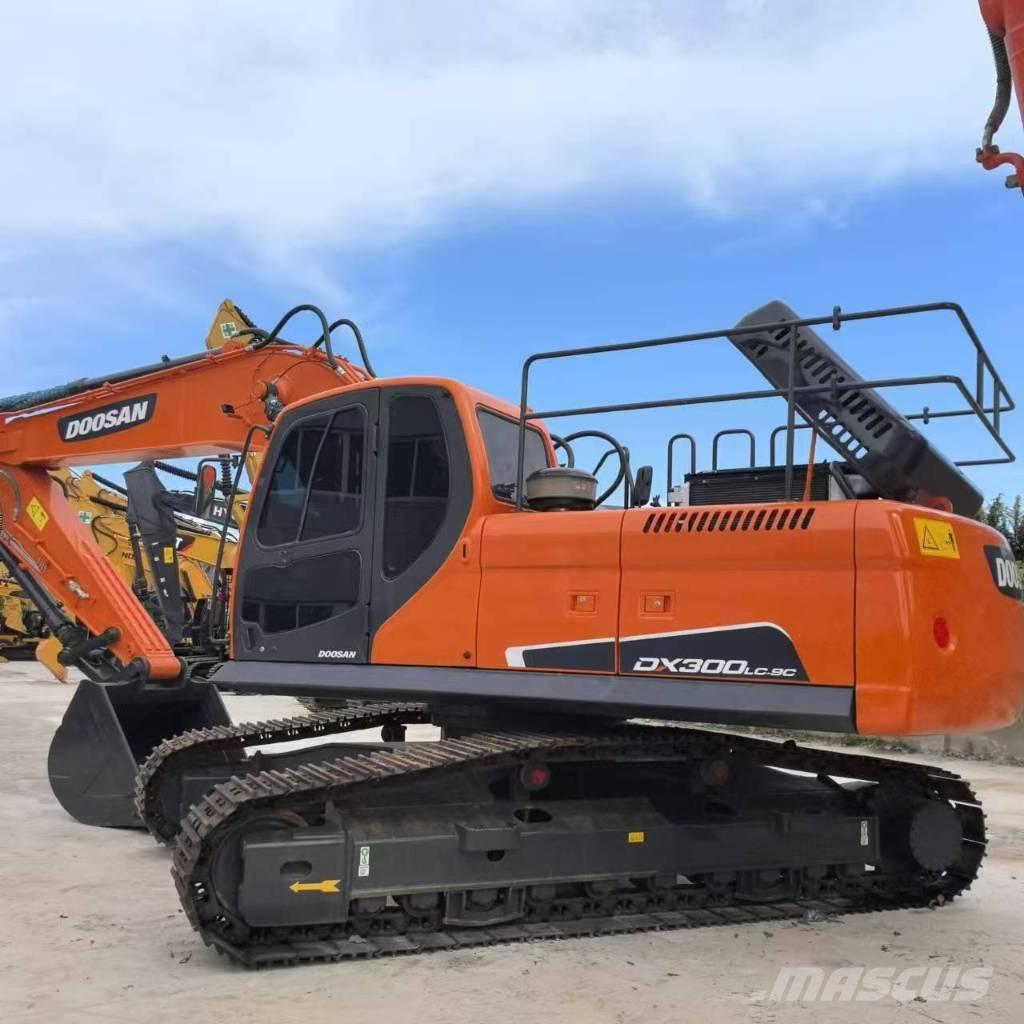 Doosan DX 300 Pásová rýpadla