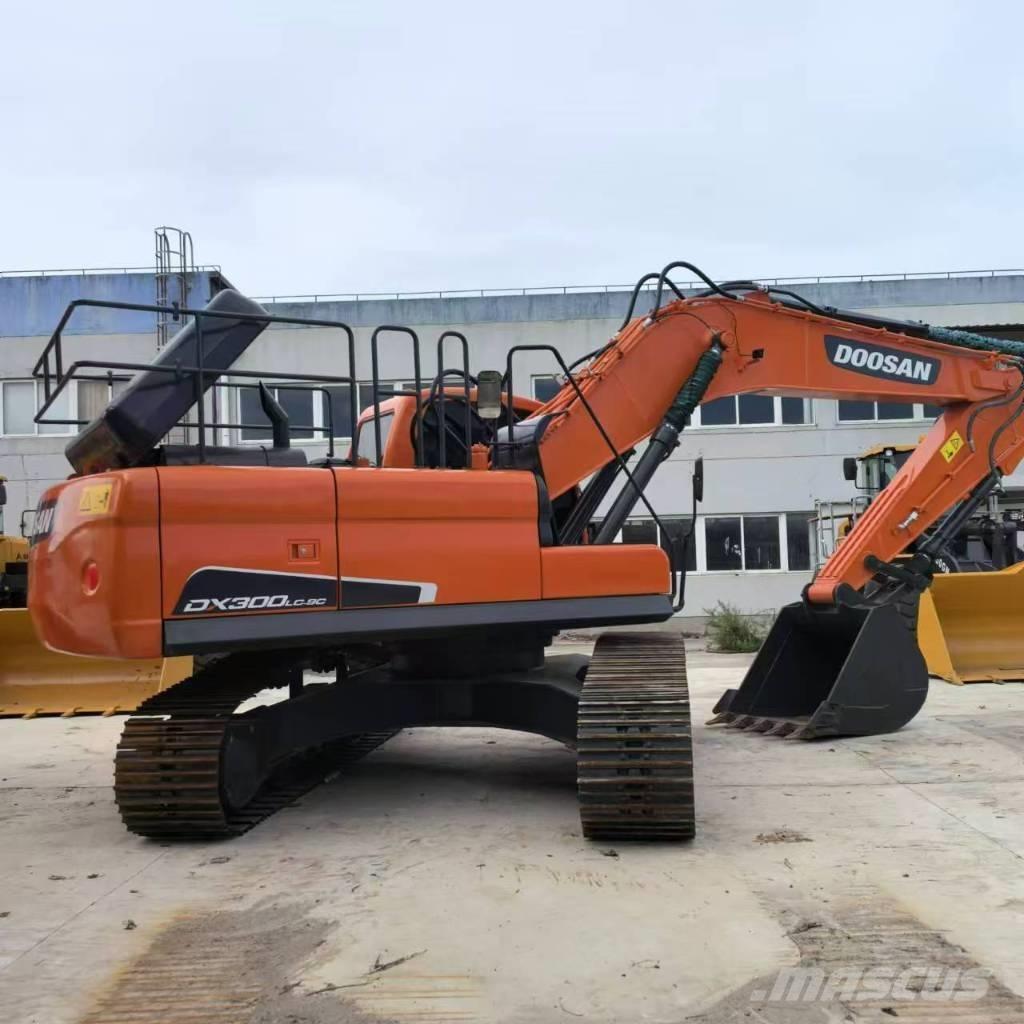 Doosan DX 300 Pásová rýpadla