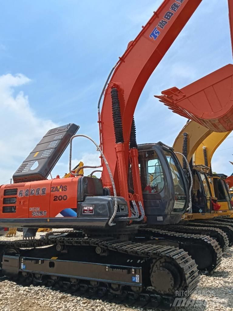 Hitachi ZX 200 Midi rýpadla 7t - 12t
