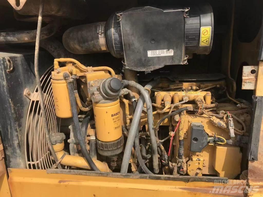 CAT D 5 K Pásové dozery
