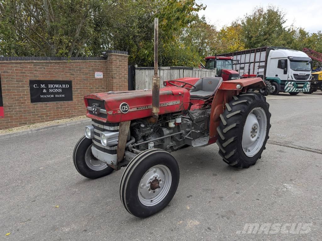 Massey Ferguson 135 Traktory