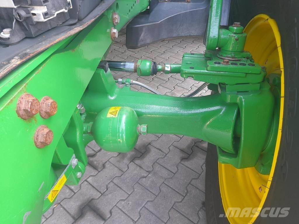 John Deere 6215 R Traktory