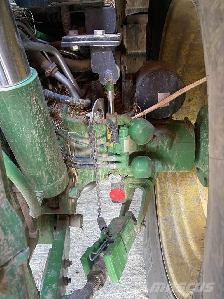 John Deere 6155R Traktory