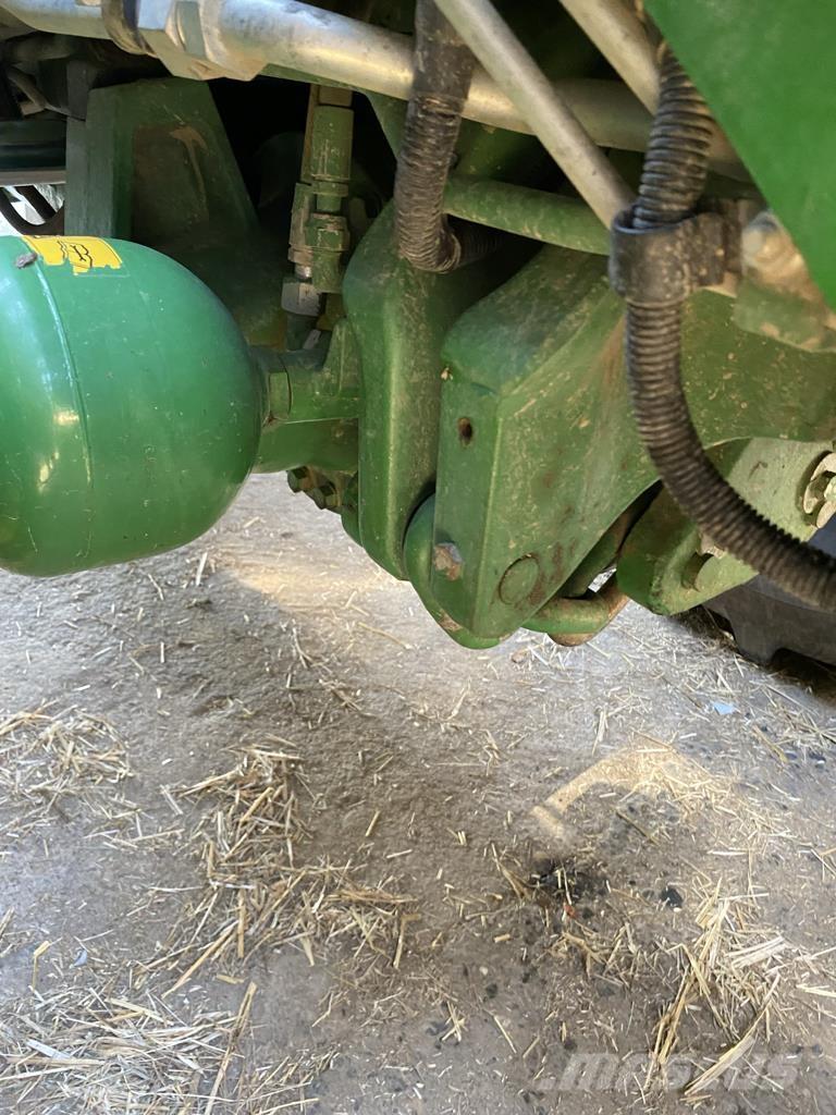 John Deere 6155R Traktory