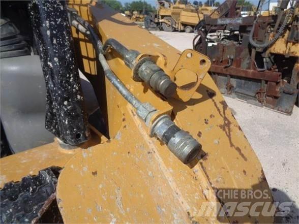 CAT 252B3 Smykem řízené nakladače