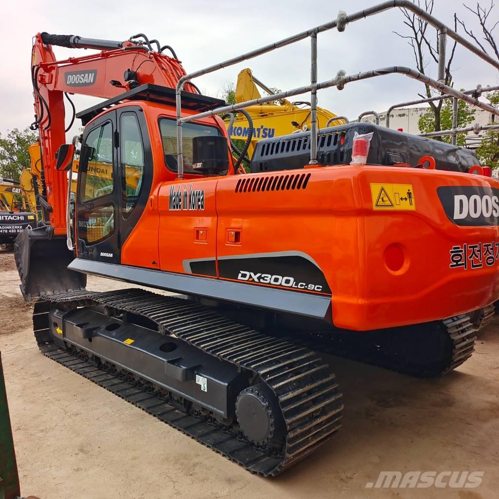 Doosan DX 300 Pásová rýpadla