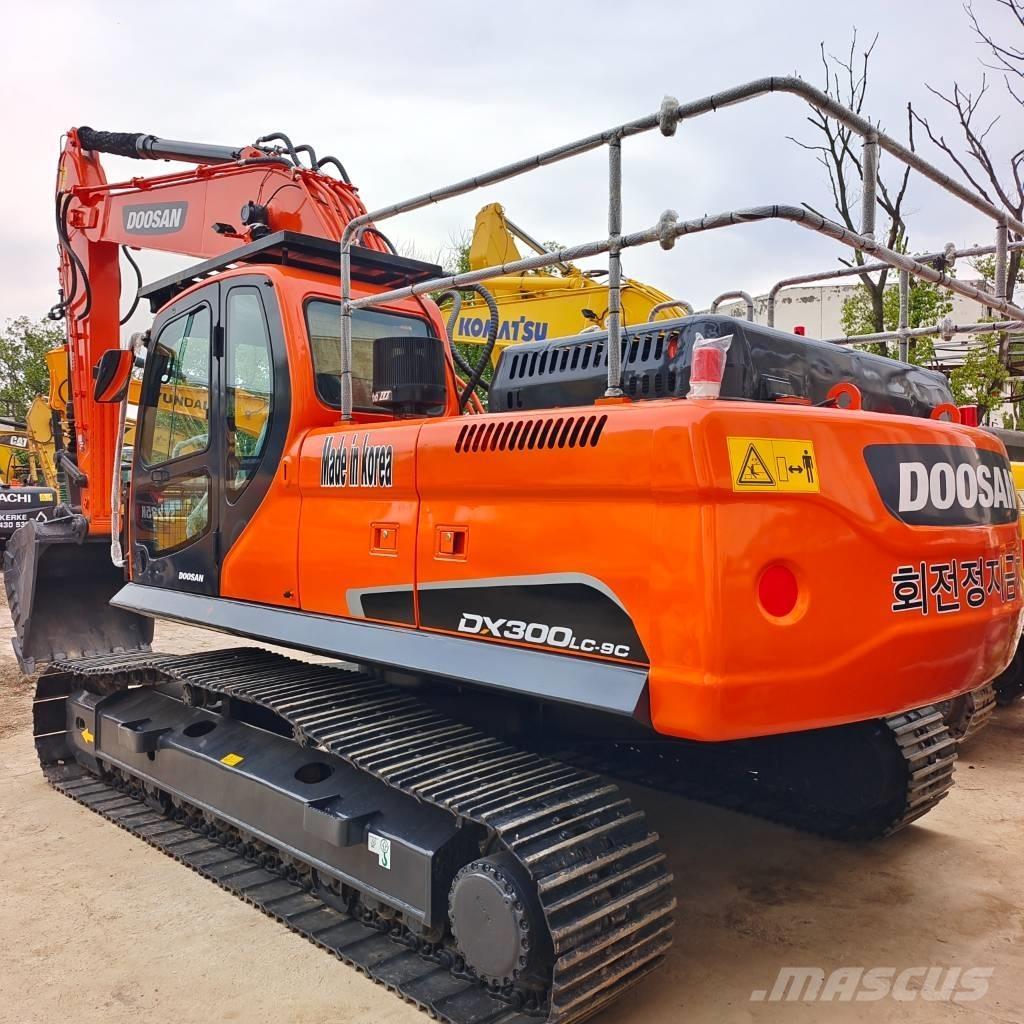 Doosan DX 300 Pásová rýpadla