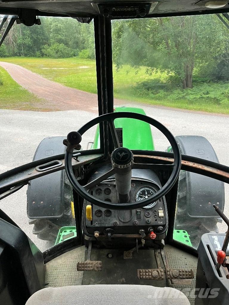 John Deere 4240 S Traktory
