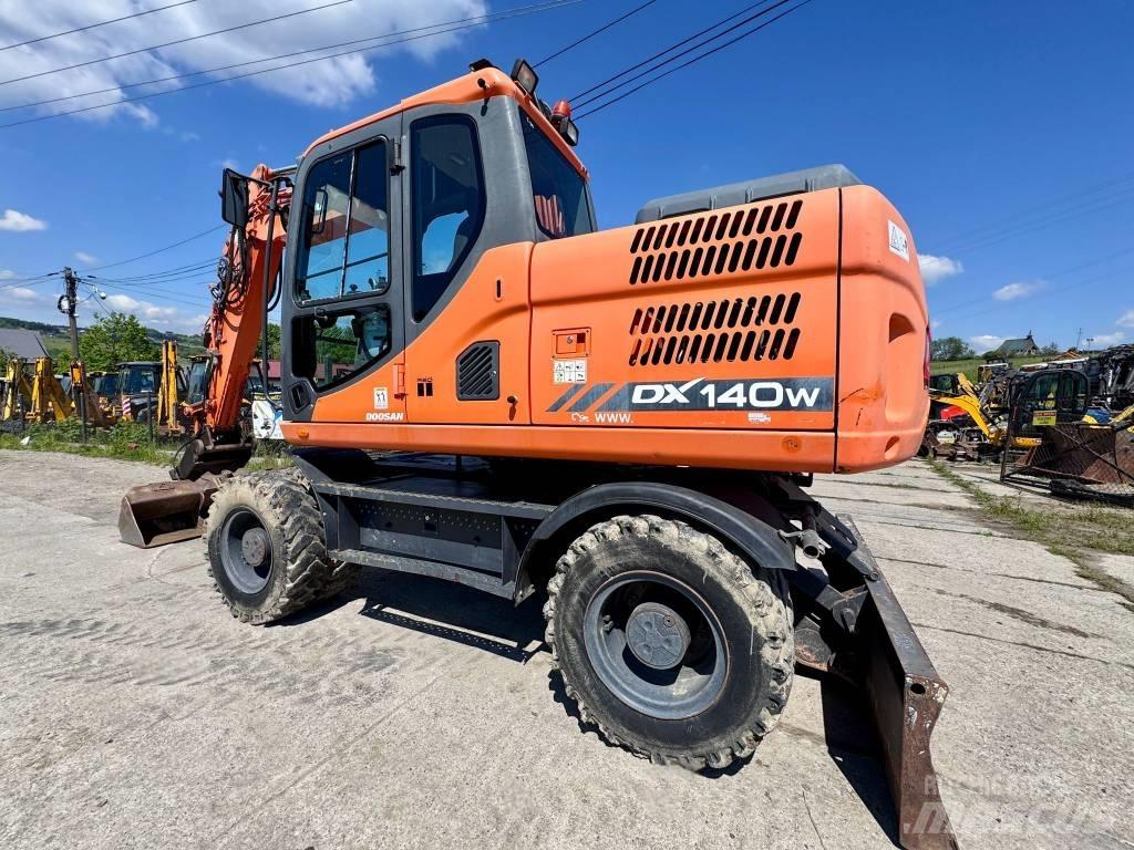 Doosan DX 140 W-3 Kolová rýpadla