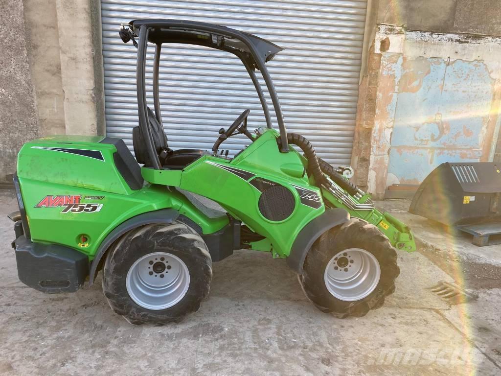 Avant 755 i Kolové nakladače