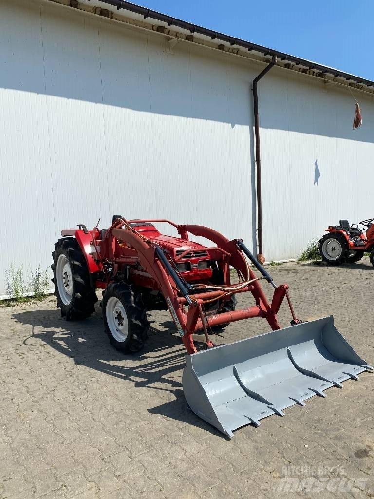 Mitsubishi MT33+tur Kompaktní traktory