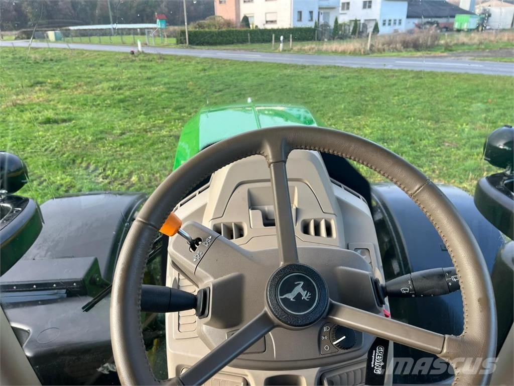 John Deere 6R215 Traktory