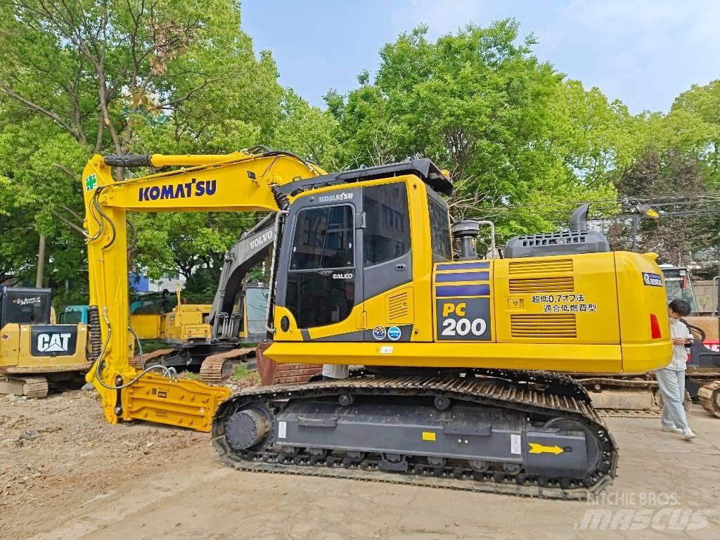 Komatsu PC 200-8 Pásová rýpadla