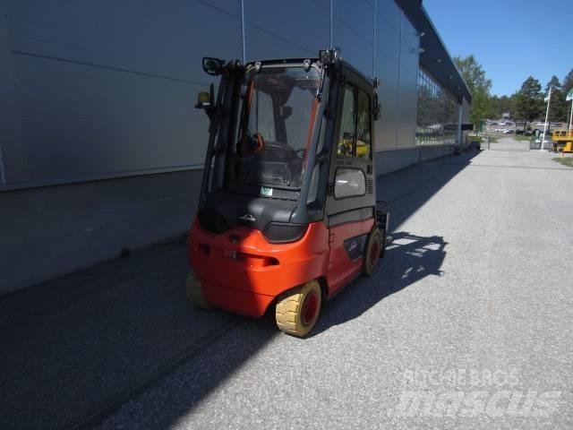 Linde E 30 Akumulátorové vozíky