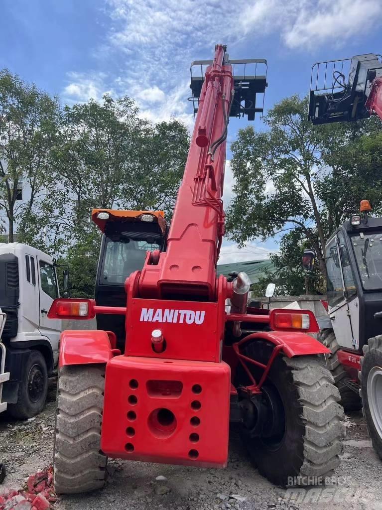 Manitou TL1040 Teleskopické manipulátory