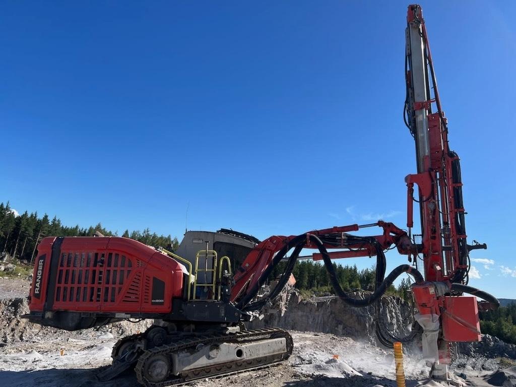 Sandvik DX 800i Povrchové vrtací stroje