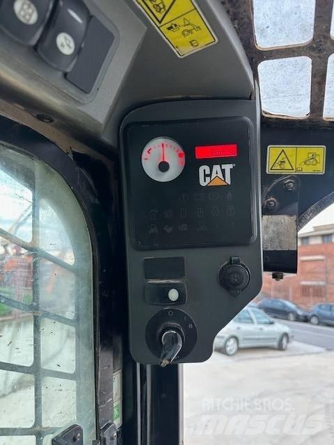 CAT 246 C Smykem řízené nakladače