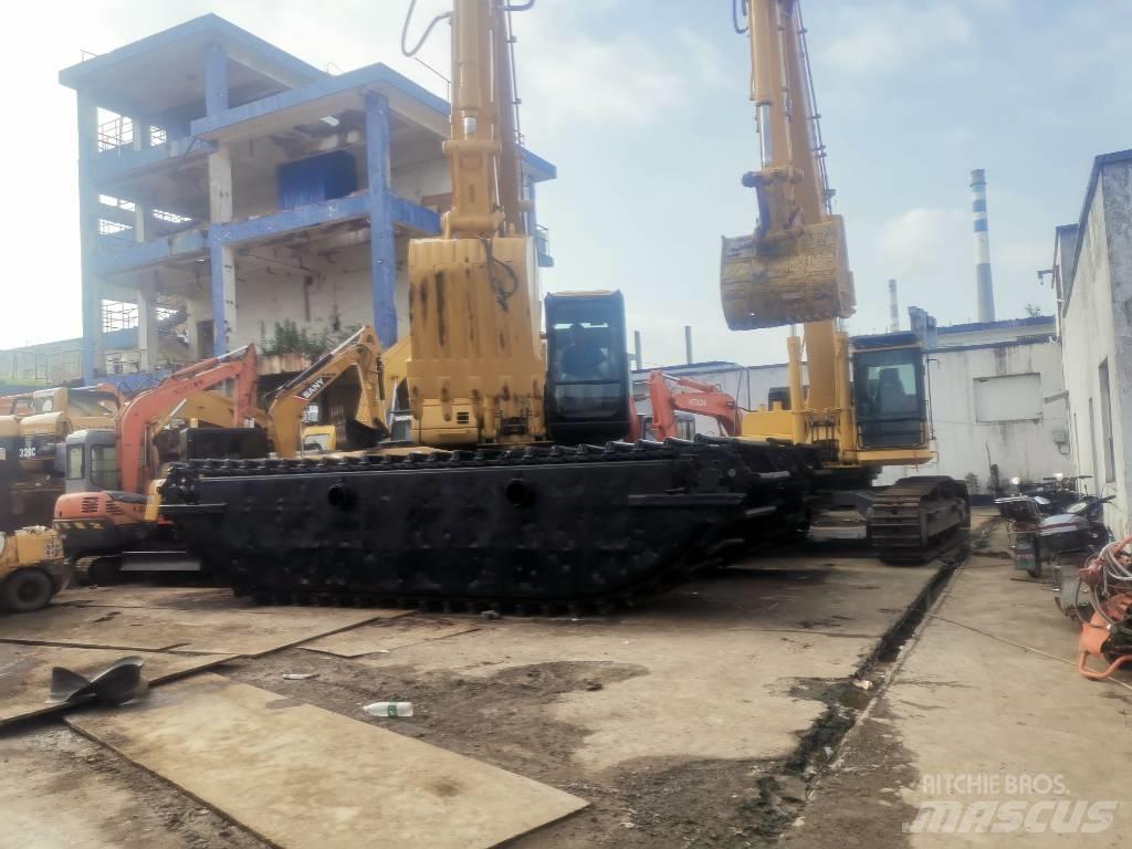 CAT 320 C Obojživelná rypadla