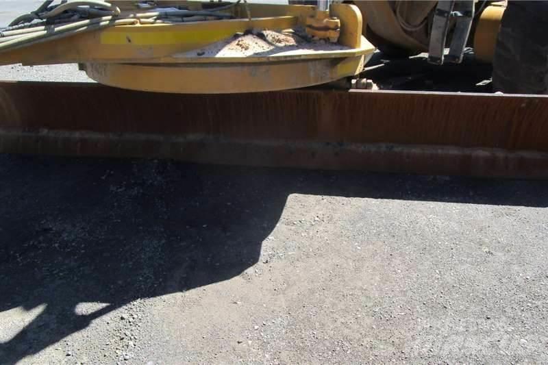 CAT 140K Grejdry