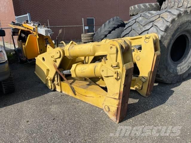 CAT D 8 R Ripper Ostatní komponenty