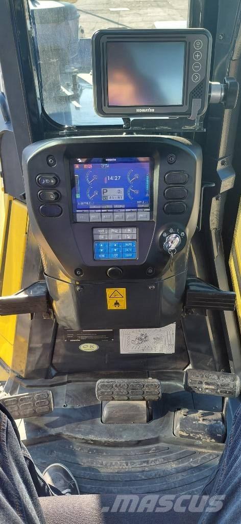 Komatsu D65EXi Pásové dozery