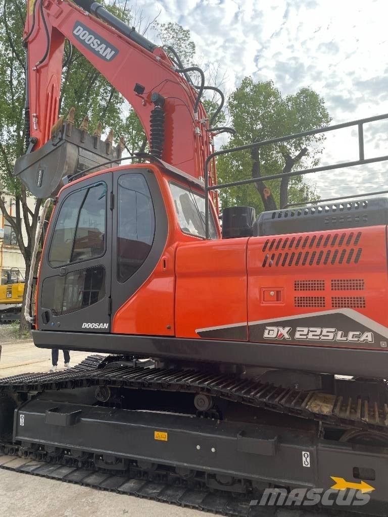 Doosan DX 225 Midi rýpadla 7t - 12t