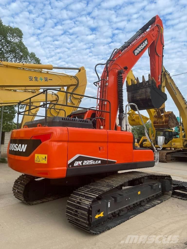 Doosan DX 225 Midi rýpadla 7t - 12t