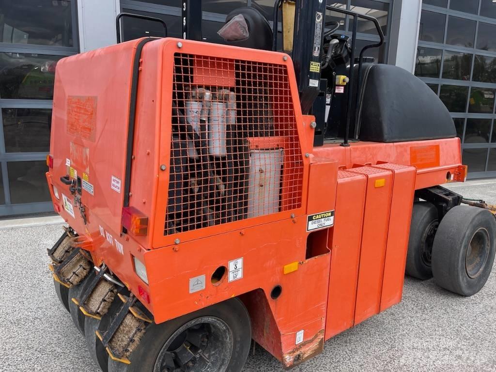 Dynapac CP 142 Pneumatikové válce